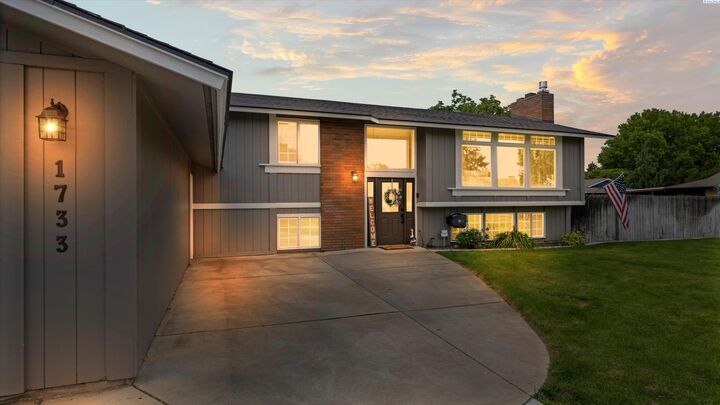 Property Photo:  1733 Bismark St  WA 99354 