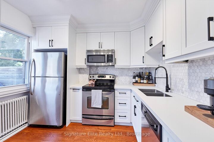 Property Photo: 124 Geoffrey Street Upper ON M6R 1P3