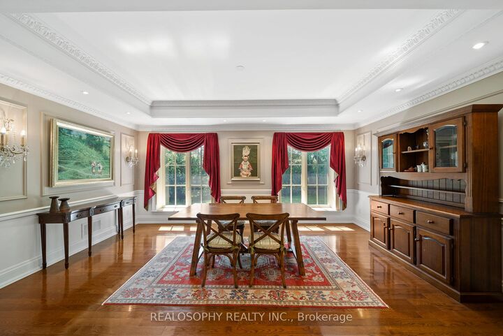 Property Photo: 7 Purling Place ON M3B 1V4