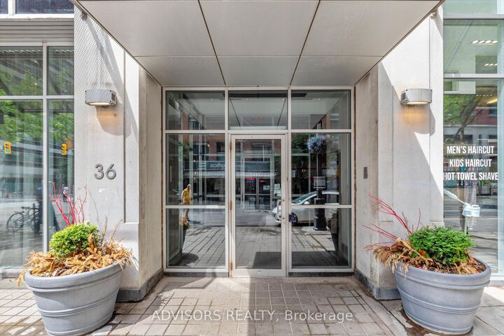 Property Photo:  36 Blue Jays Way 930  ON M5V 3T3 
