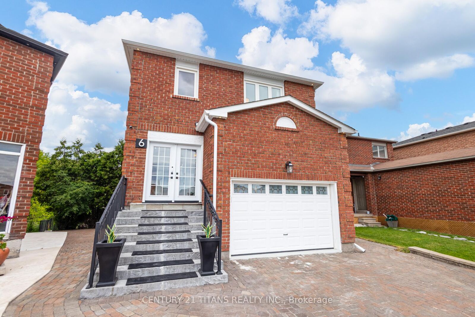 Property Photo:  6 Blossom Court  ON L4L 6S9 