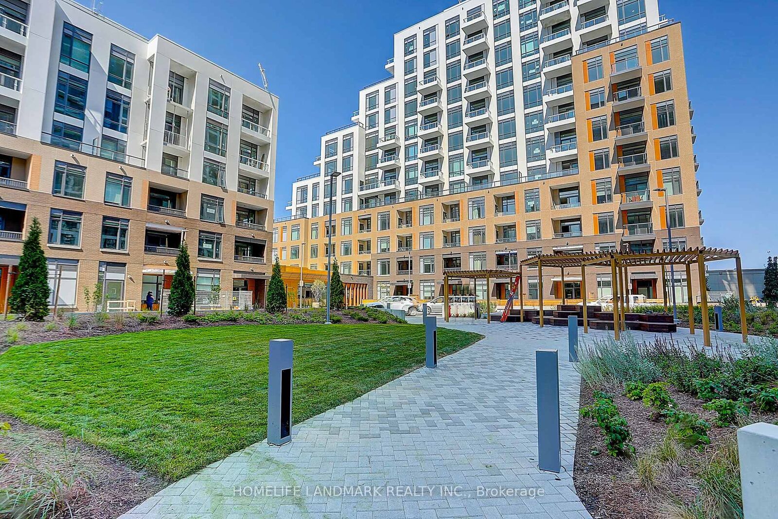 Property Photo: 7950 Bathurst Street B-532 ON L4J 0B8