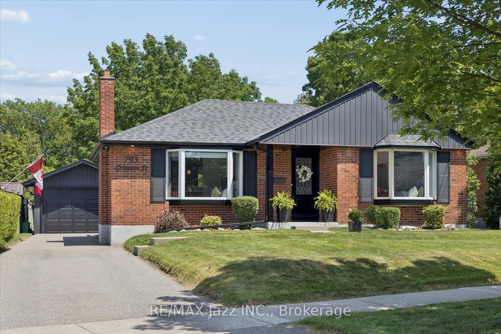 Property Photo:  793 Grierson Street  ON L1G 5J8 