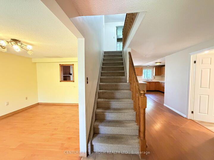 Property Photo: 29 Irwin Drive Upper ON L4N 7A6