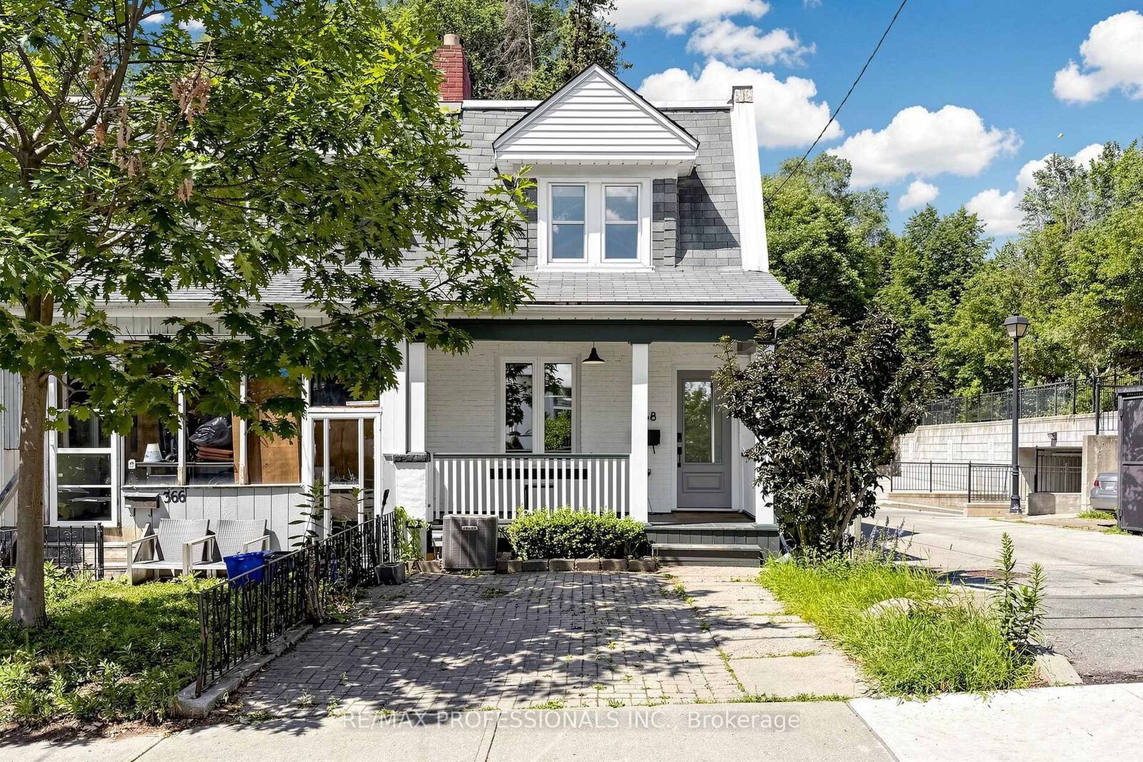 Property Photo:  368 Howland Avenue  ON M5R 3B9 