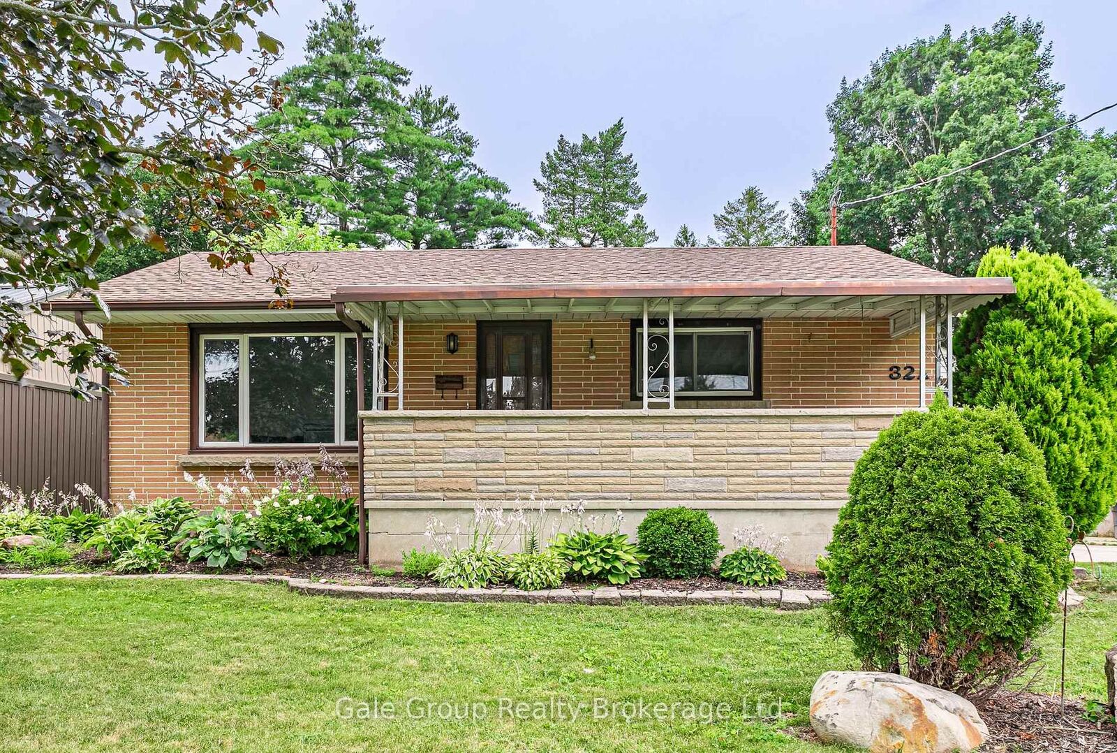 Property Photo: 32A Glendale Drive ON N4G 1J5