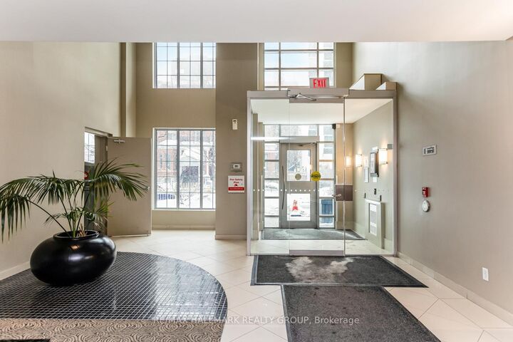 Property Photo:  138 Somerset Street W 502  ON K2P 0A3 