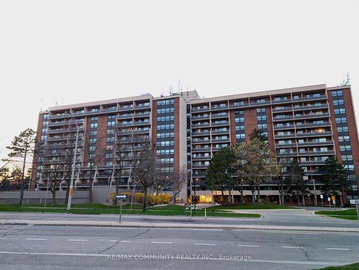 Property Photo:  2929 Aquitaine Avenue 705  ON L5N 2C7 