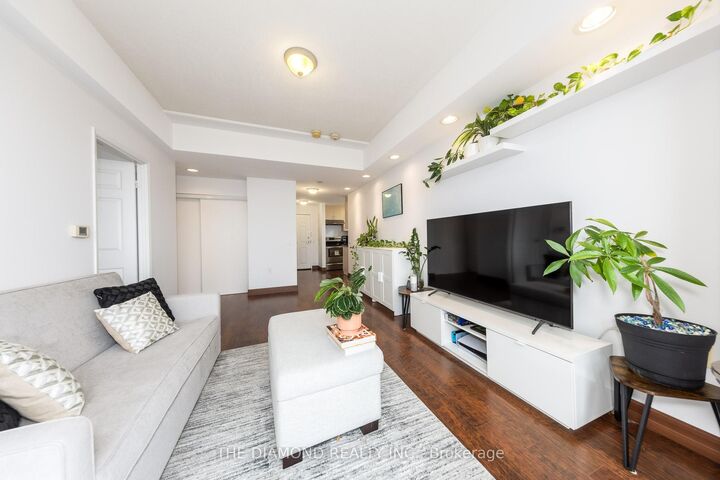 Property Photo:  15 Maplewood Avenue Ph 5  ON M6C 4B4 