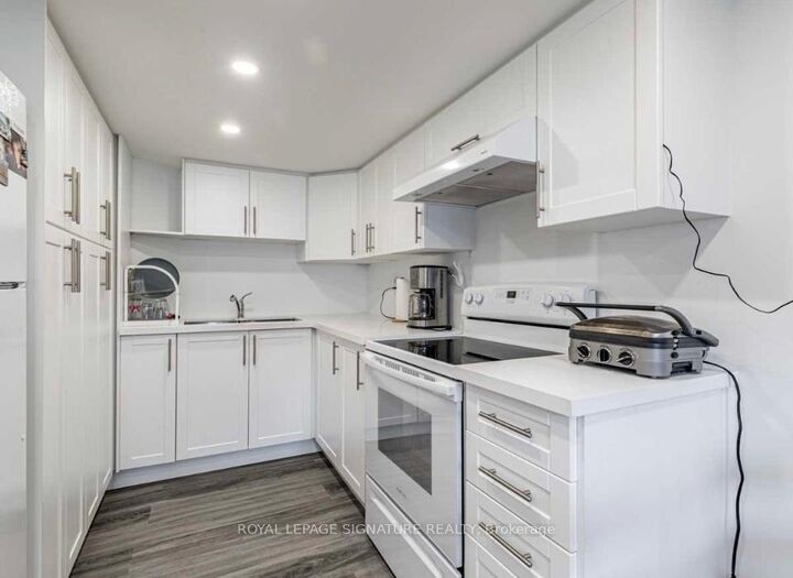 Property Photo:  84 Peard Road 3  ON M4B 1T9 