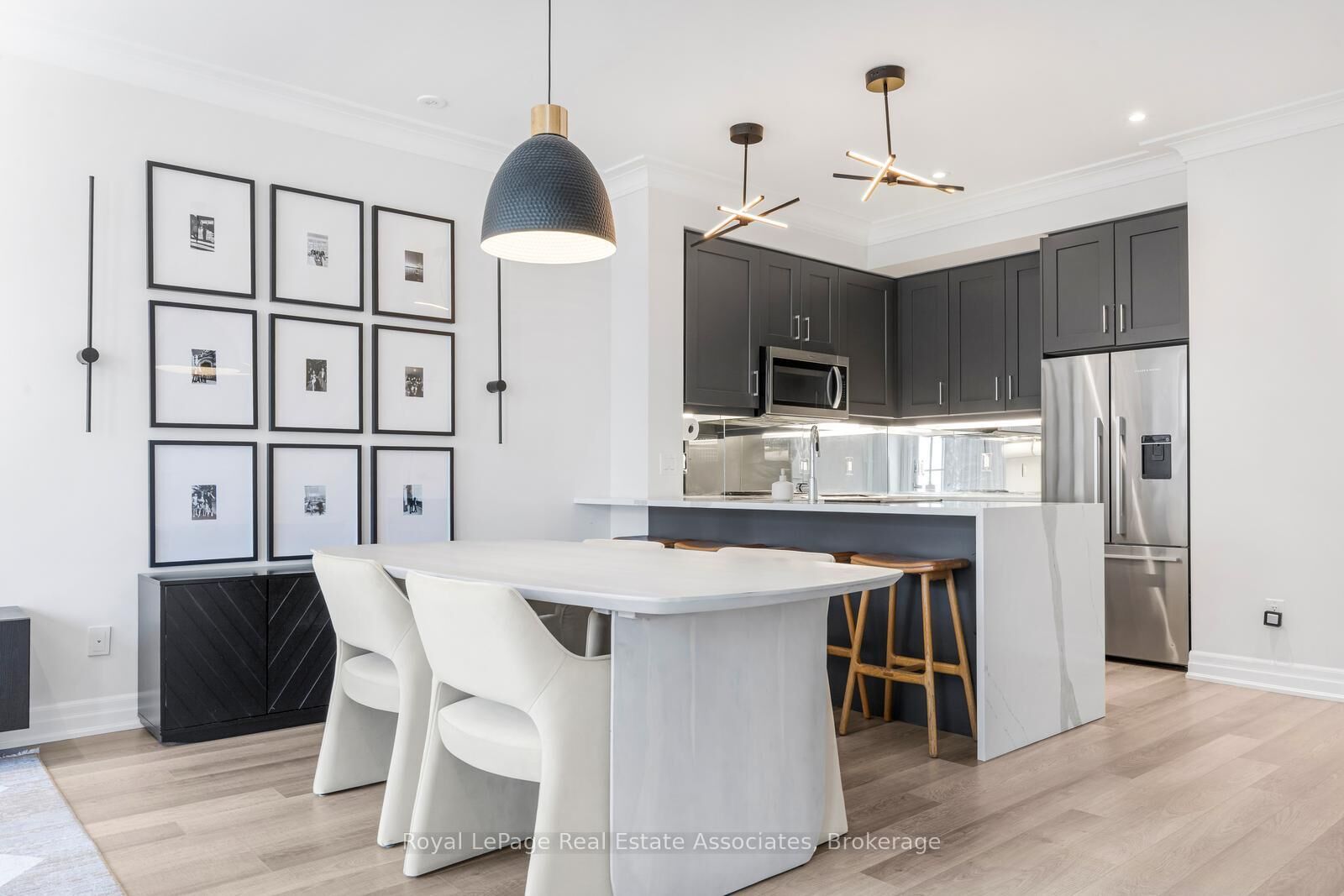 Property Photo:  657 Cricklewood Drive 524  ON L5G 0B8 