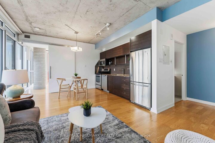 Property Photo: 324 Laurier Avenue W 2110 ON K1P 0A4