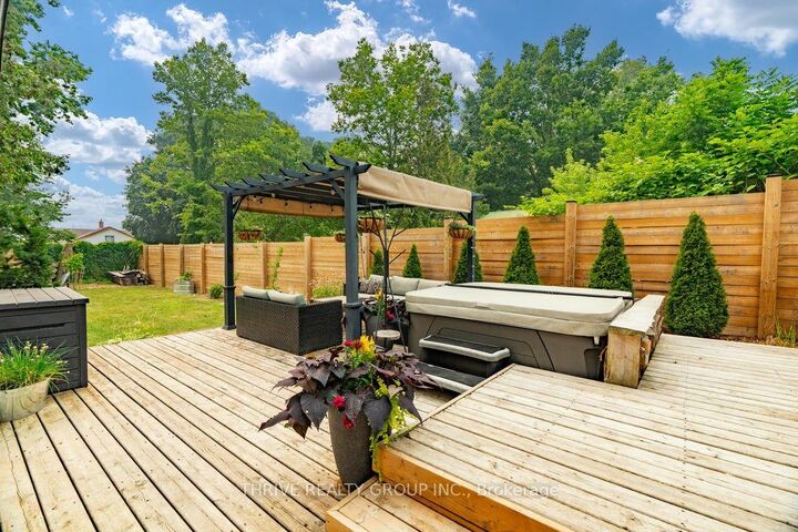 Property Photo:  25 Elm Street  ON N5Z 2K3 