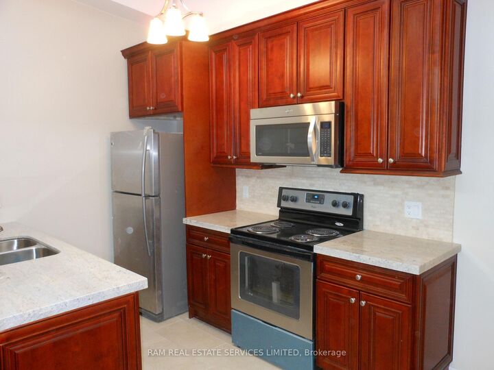 Property Photo: 2266 Bloor Street W #1 ON M6S 1N9