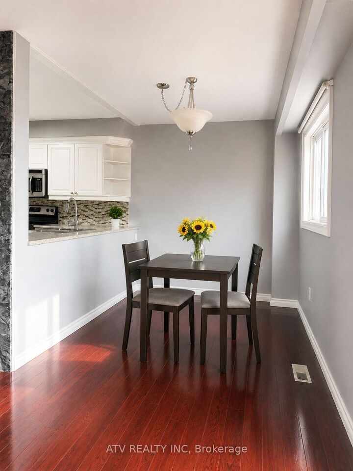 Property Photo: 1538 Lancaster Drive 119 ON L6H 2Z3