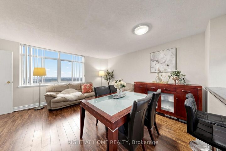 Property Photo: 300 Webb Drive Ph9 ON L5B 3W3