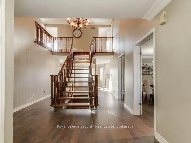 Property Photo:  76 Dante Court  ON L4L 7X4 