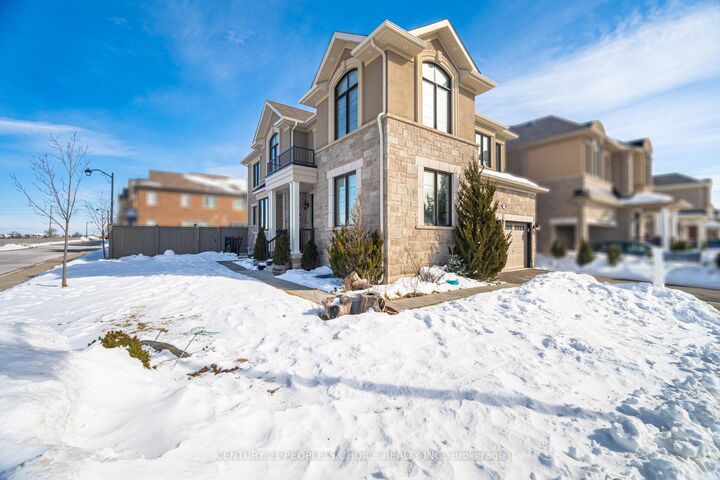 Property Photo:  744 Kennedy Circle W Upper  ON L9E 1R9 