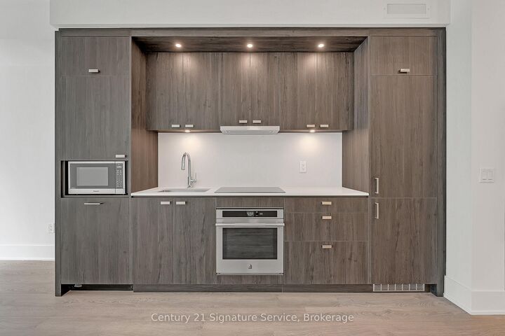 Property Photo: 470 Front Street W 1203 ON M5V 0V6