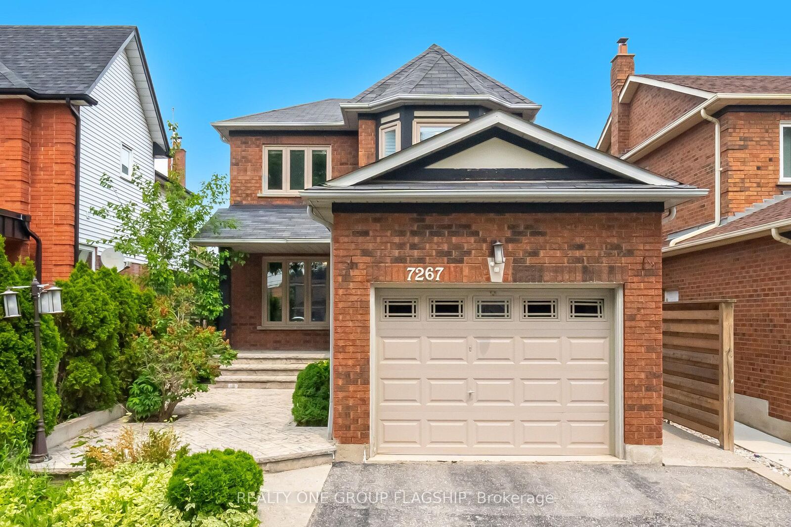 Property Photo:  7267 Windbreak Upper Court  ON L5N 6K6 