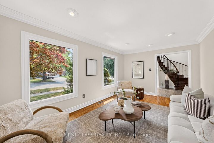 19 Tomlinson Circle — photo 1