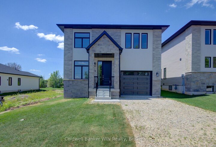 643 Martin Street — photo 1