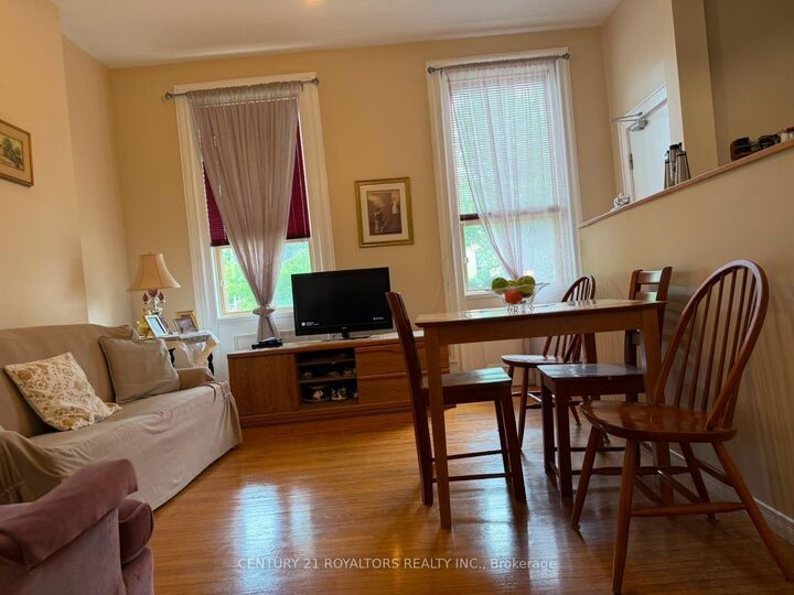 Property Photo: 52 Wellington Street 1 ON N4S 3H6