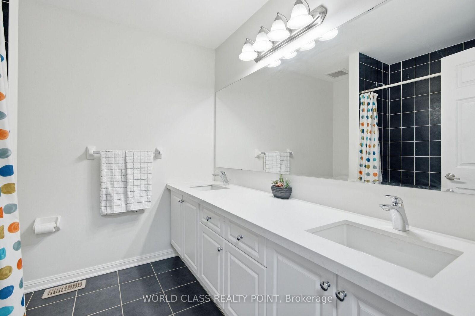 Property Photo: 436 Cusick Circle ON L9T 0M9
