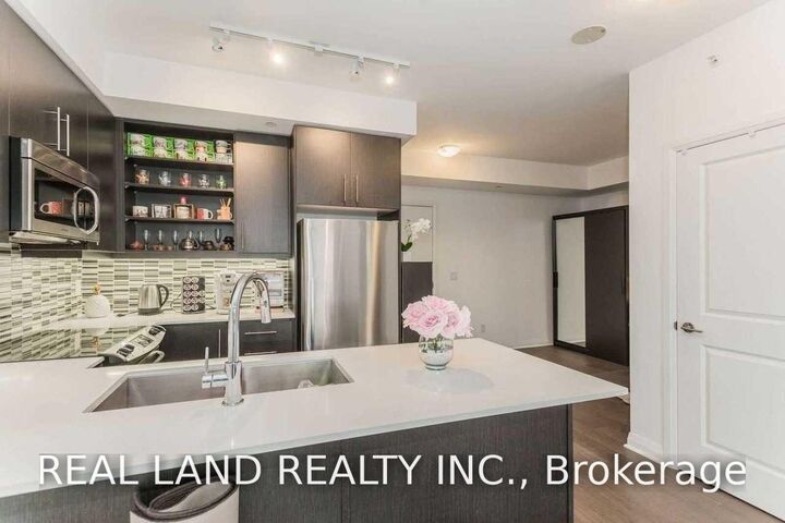 Property Photo: 55 Oneida Crescent 805 ON L4B 0E8