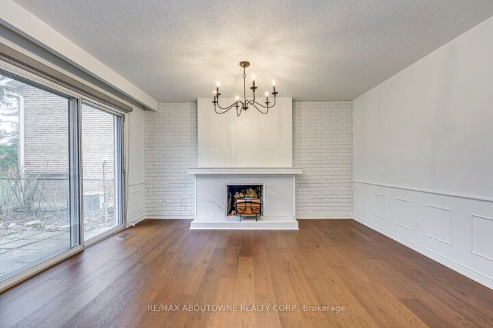 Property Photo: 2565 Windjammer Road ON L5L 1H7