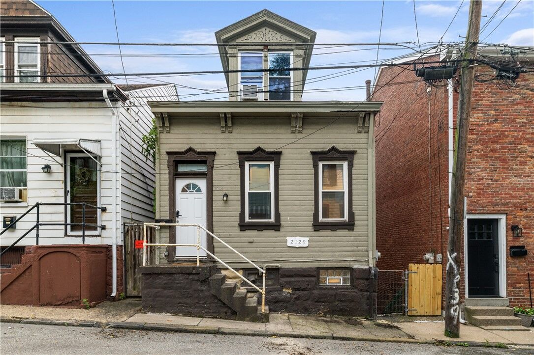 Property Photo:  2129 Straubs Ln  PA 15212 