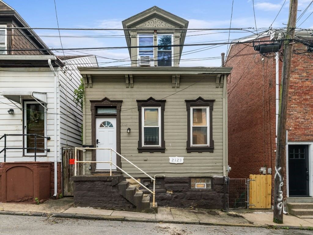 Property Photo: 2129 Straubs Ln PA 15212