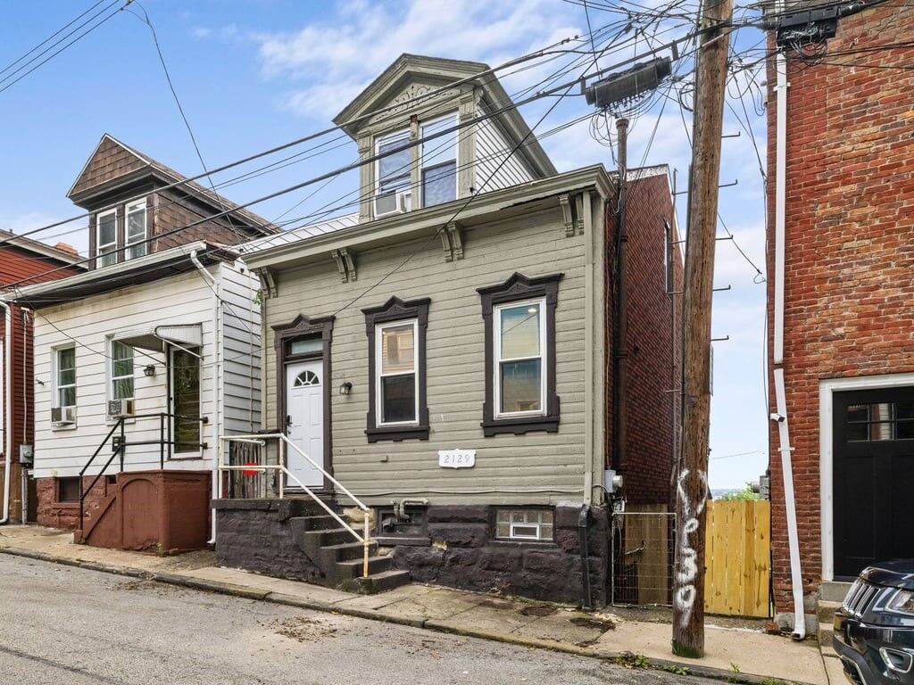 Property Photo: 2129 Straubs Ln PA 15212