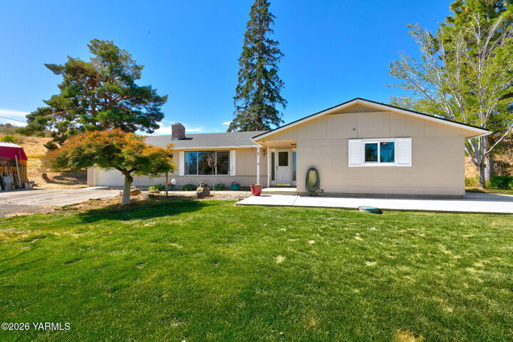 Property Photo:  1550 Pioneer Way  WA 98908 