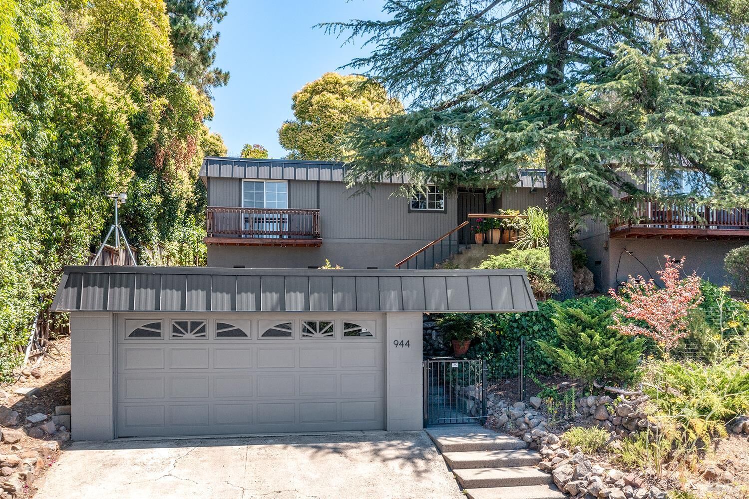 Property Photo: 944 Summerfield Road CA 95405
