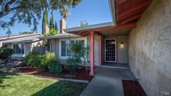 Property Photo: 178 Arroyo Court CA 95687