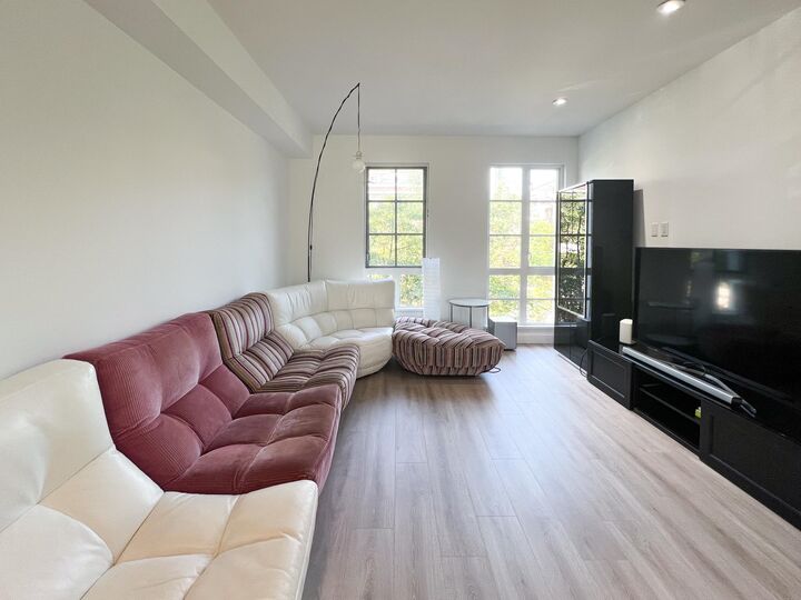 Property Photo: 548 Foster Avenue 105 BC V3J 0E2