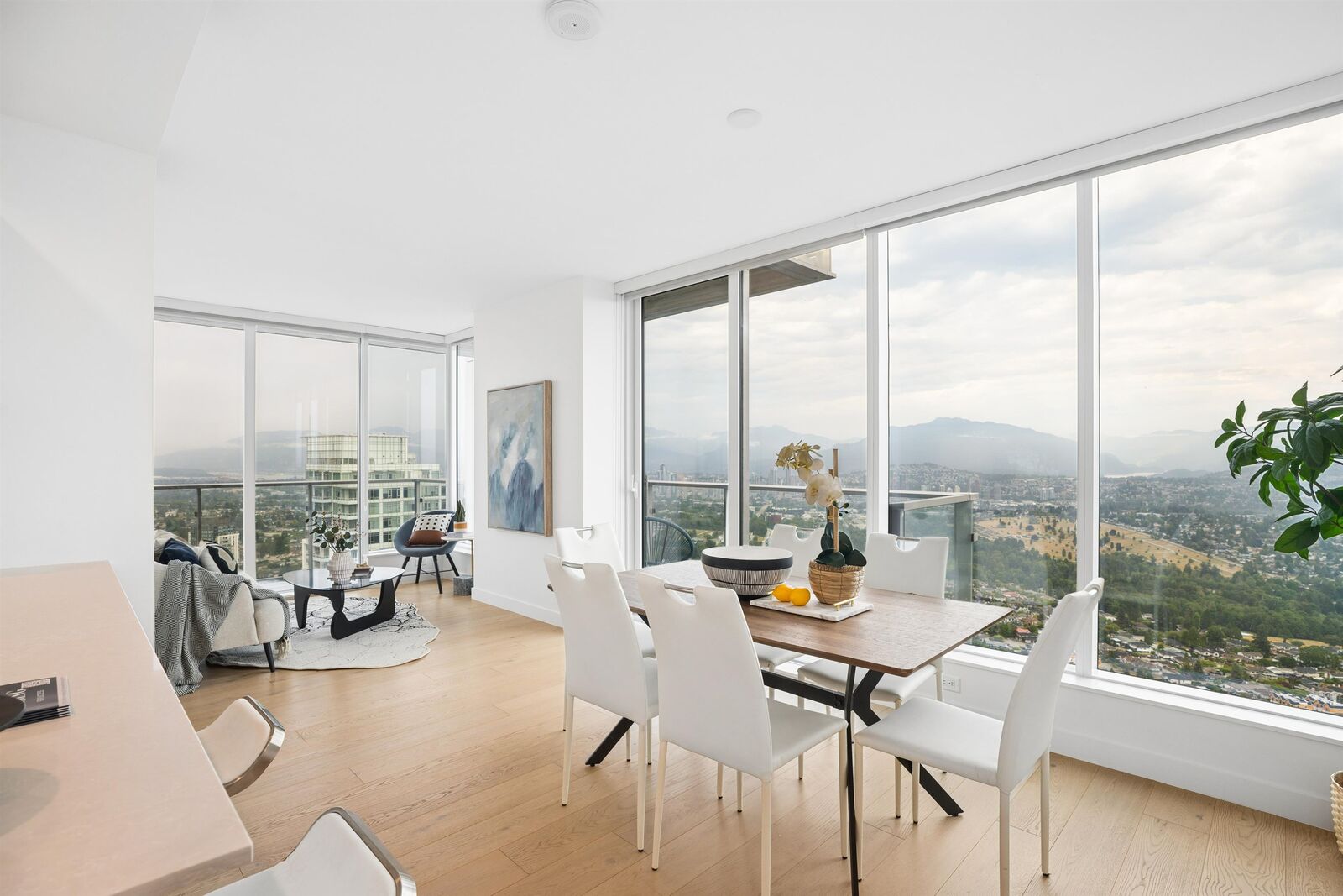 Property Photo: 6000 McKay Avenue 4607 BC V5H 0K2