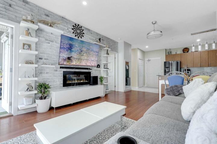 2488 Kelly Avenue 208 — photo 1