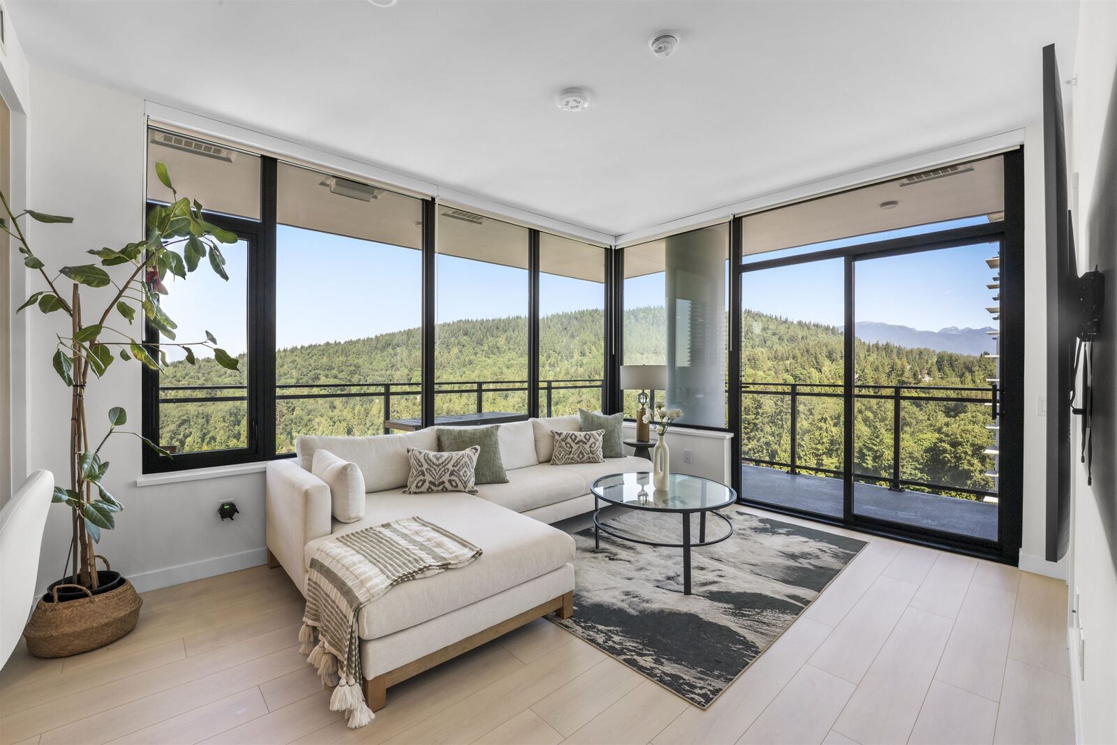 Property Photo: 626 Claremont Street 1705 BC V3J 0T1