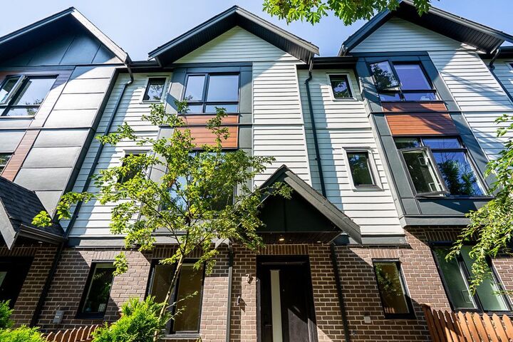 1959 165A Street 7 — photo 1