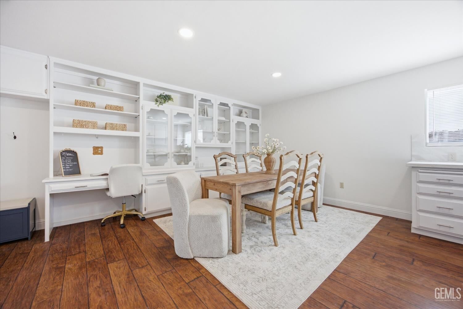 Property Photo: 1908 Esther Drive CA 93308