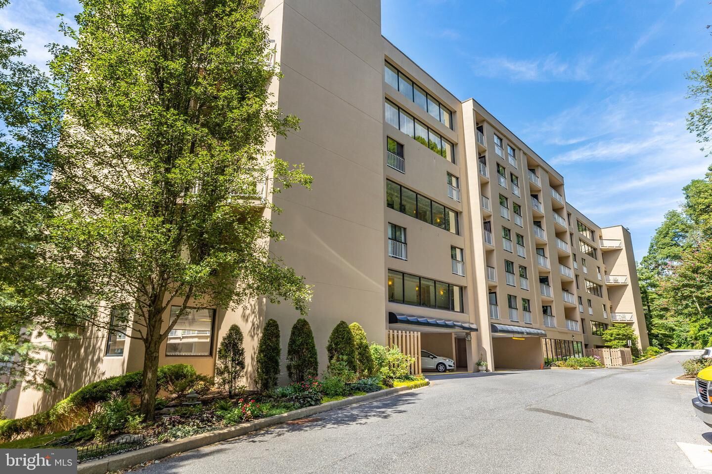 Property Photo:  1704 N Park Drive 512  DE 19806 