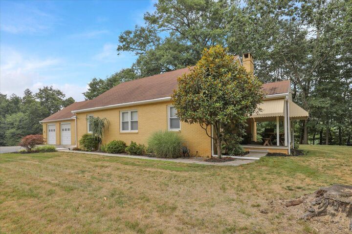 Property Photo: 61 Weaver Lane PA 19540