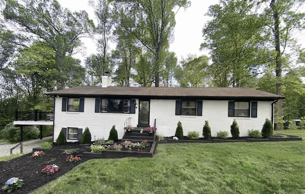 Property Photo: 6405 Yates Ford Road VA 20111