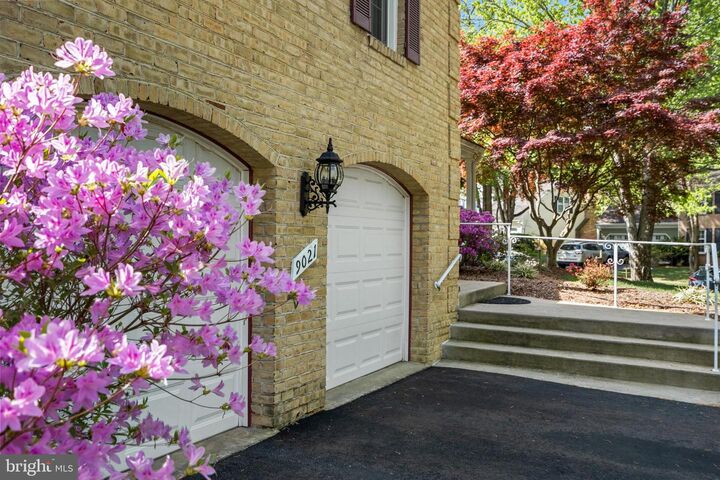 Property Photo: 9021 Parliament Drive VA 22015