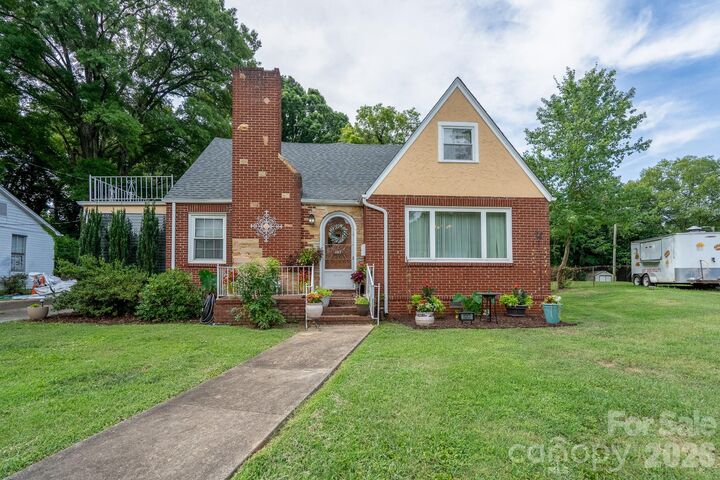 Property Photo: 1017 Druid Circle NC 28206
