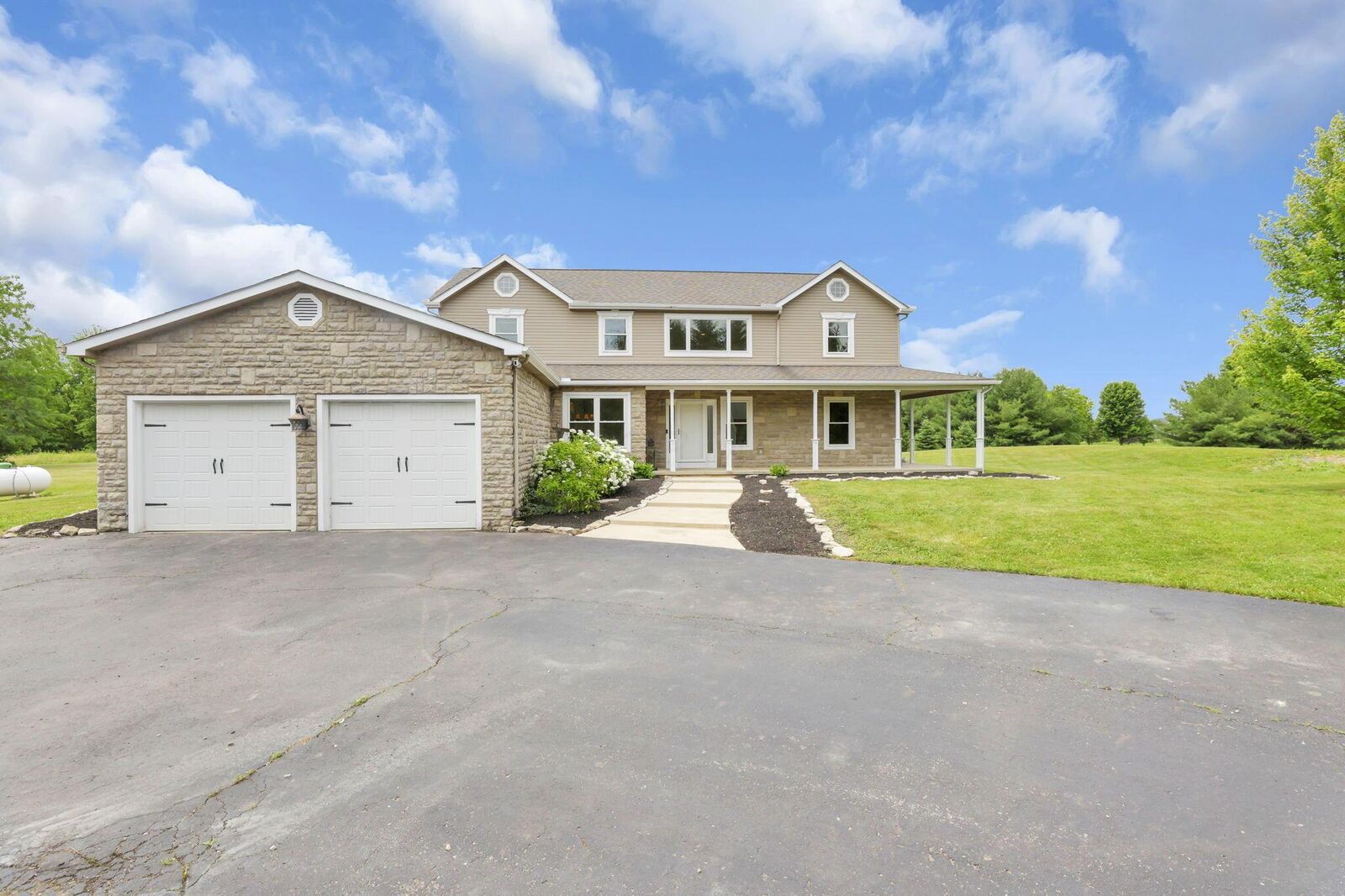 Property Photo: 1877 Hardin Lane OH 43065