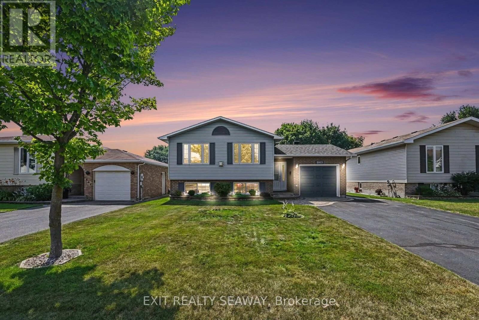 Property Photo: 1860 Belvedere Crescent ON K6H 7C7