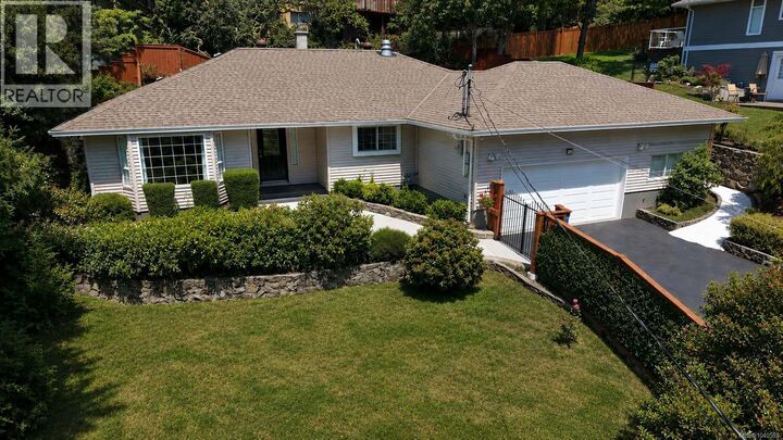 Property Photo:  1018 Benvenuto Avenue  BC V8M 1A1 